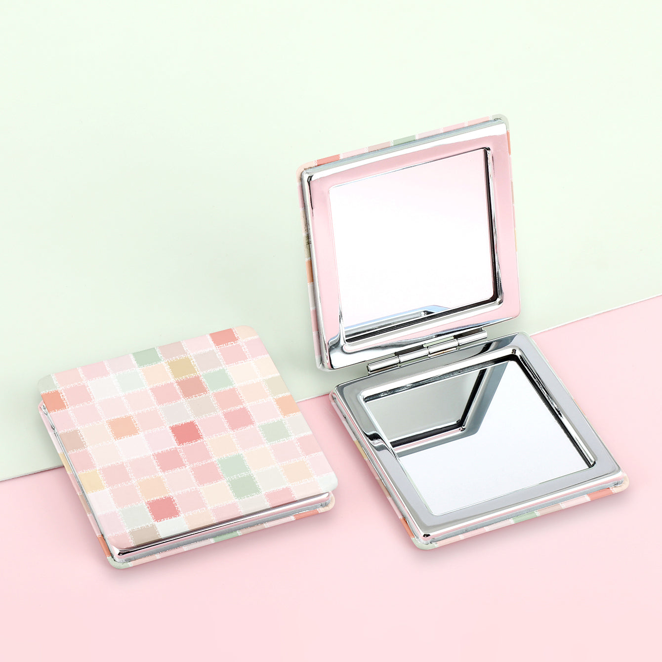 Silver plated square leather PU mirror, one side is normal in size and the other side is enlarged twice, allowing customization of patterns and logos.