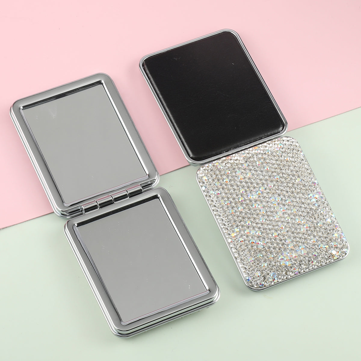 1PC Diamond-encrusted Makeup Mirror Rectangular Foldable Double-sided Makeup Mirror The Shiny Diamond-encrusted Appearance Allows You To Become The Focus Of The Crowd No Matter What Occasion It Is