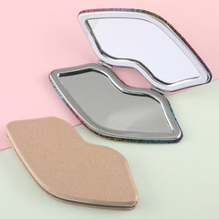 The silver plated limp-shaped loose powder mirror has a size of 120 mm. One side is normal and the other side is doubled in magnification. It is available in brown, silver and pink. You can also customize your favorite patterns and logos.