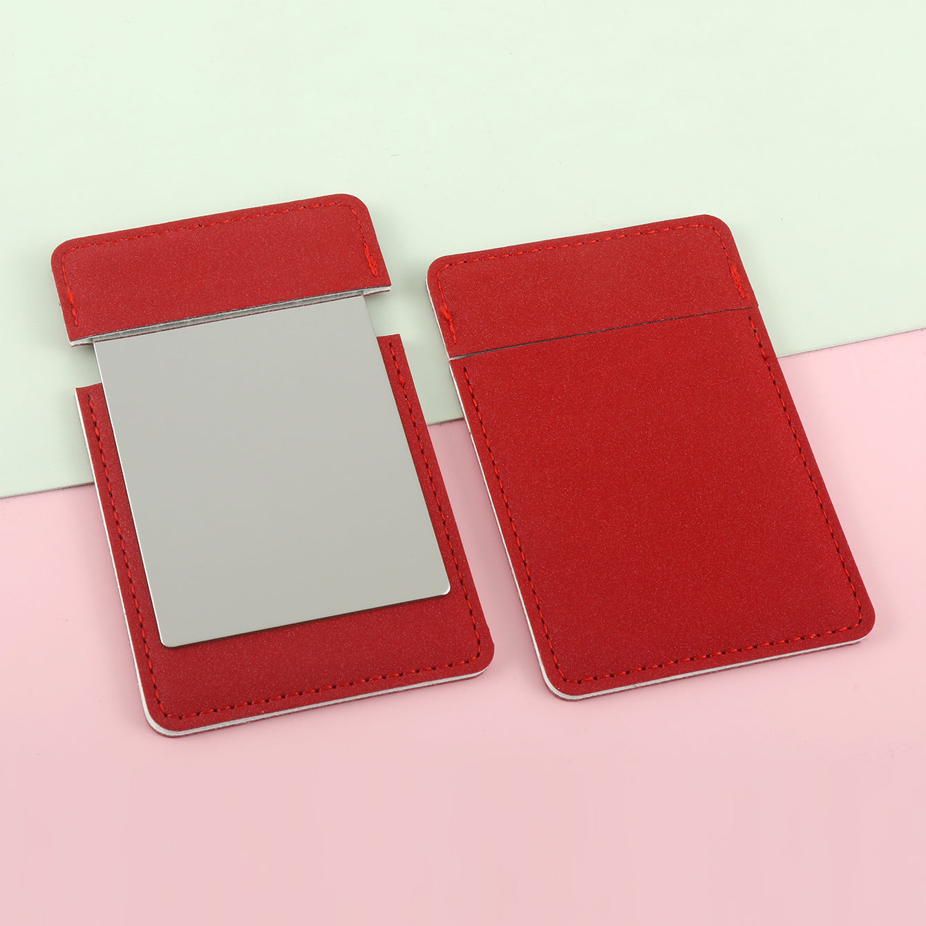 Square stainless steel single-sided mirror with a leather shell. The shell is available in black, red or pink. The size is 63* 95mm.