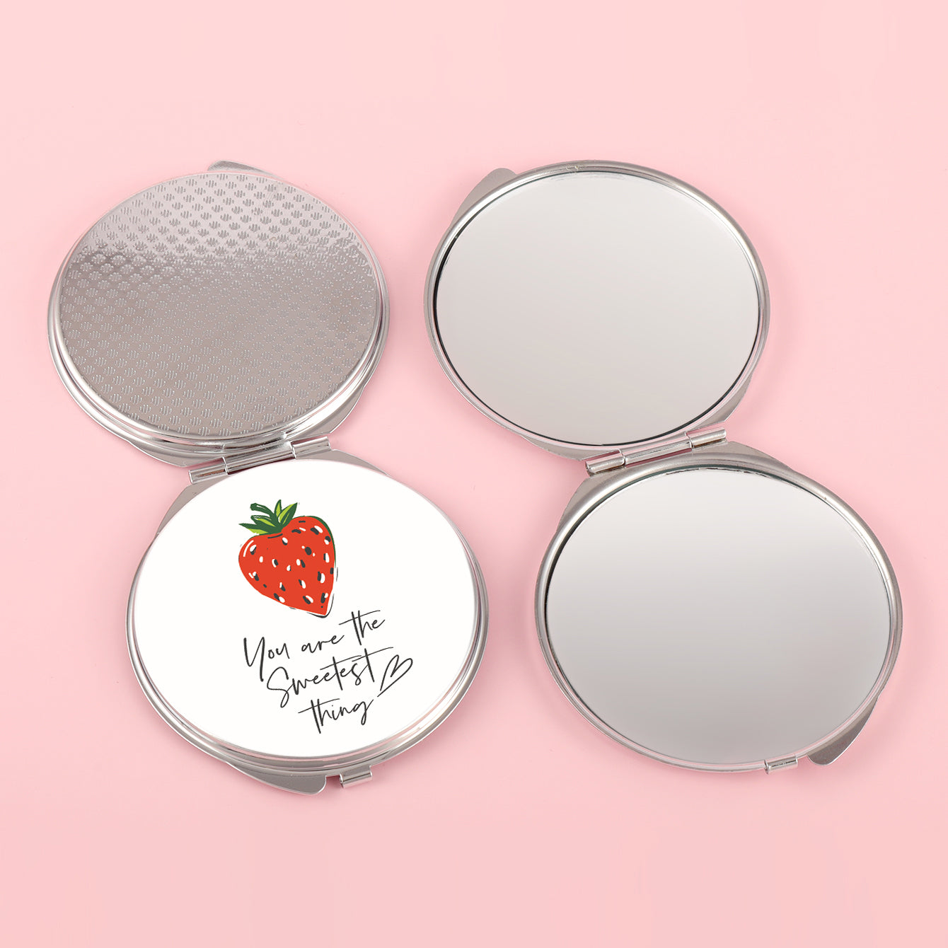 The silver plated round double-sided makeup mirror has a colored glue drop pattern. One side is normal size and the other side is double enlarged. You can customize the pattern yourself.