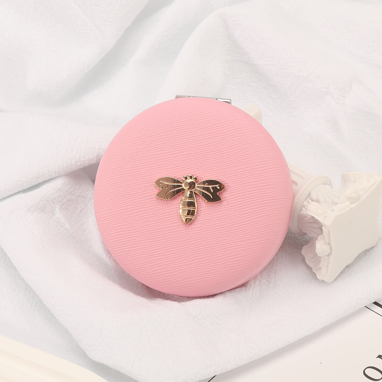 7cm Double-Sided Macaron Shaped Makeup Mirror with Silver-Plated Metal Frame – the ultimate gift for friends on holidays and birthdays! 🎁 In stock: black, red, pink, and beige. Adorned with a charming metallic Bee.