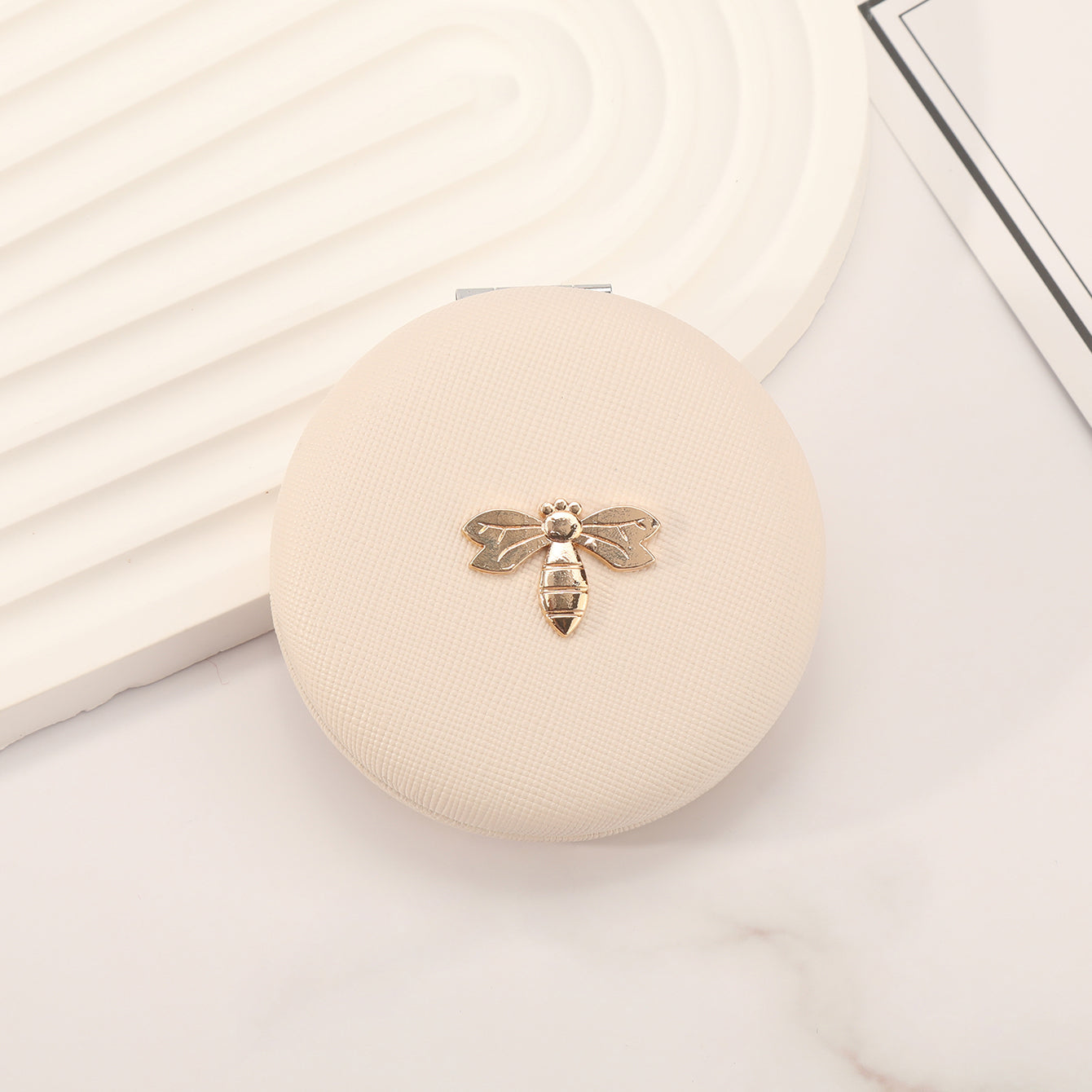 7cm Double-Sided Macaron Shaped Makeup Mirror with Silver-Plated Metal Frame – the ultimate gift for friends on holidays and birthdays! 🎁 In stock: black, red, pink, and beige. Adorned with a charming metallic Bee.