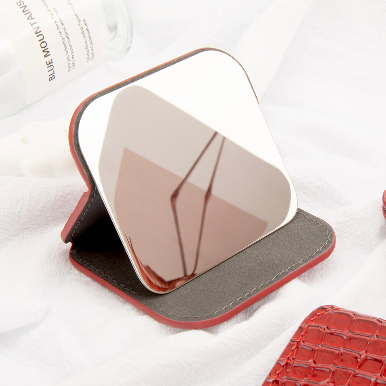 Stylish Crocodile-Pattern Folding Makeup Mirror with HD Stainless Steel, multiple colors in stock. Stand it on your table or carry it with ease. Illuminate your beautiful life