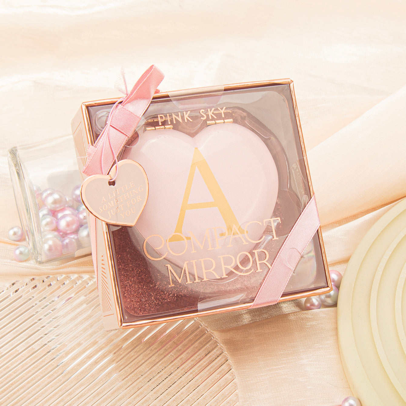 Rose Gold-Plated Heart-Shaped Mirrors with Printed Letters. Exquisite packaging, in stock, and available for mixed batches. Perfect for wholesale, international trade, and beauty industry clients. Elevate your inventory now!