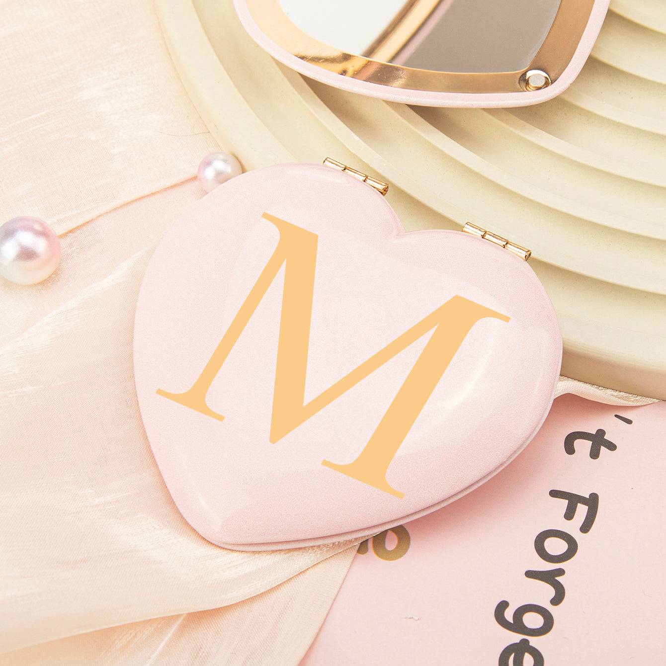 Rose Gold-Plated Heart-Shaped Mirrors with Printed Letters. Exquisite packaging, in stock, and available for mixed batches. Perfect for wholesale, international trade, and beauty industry clients. Elevate your inventory now!