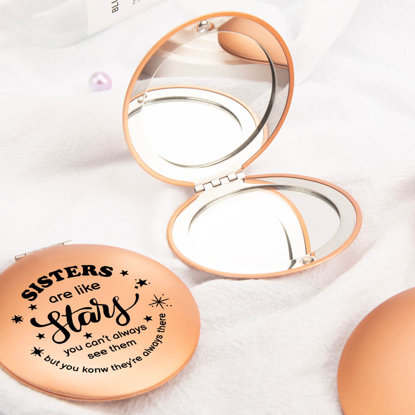 Elevate Moments with Our Rose Gold UFO Mirror – a Compact 7cm Marvel with a Magnetic Clasp, Adorned with a Heartfelt Message for Your Sister. The Perfect Gift for Birthdays and Special Occasions