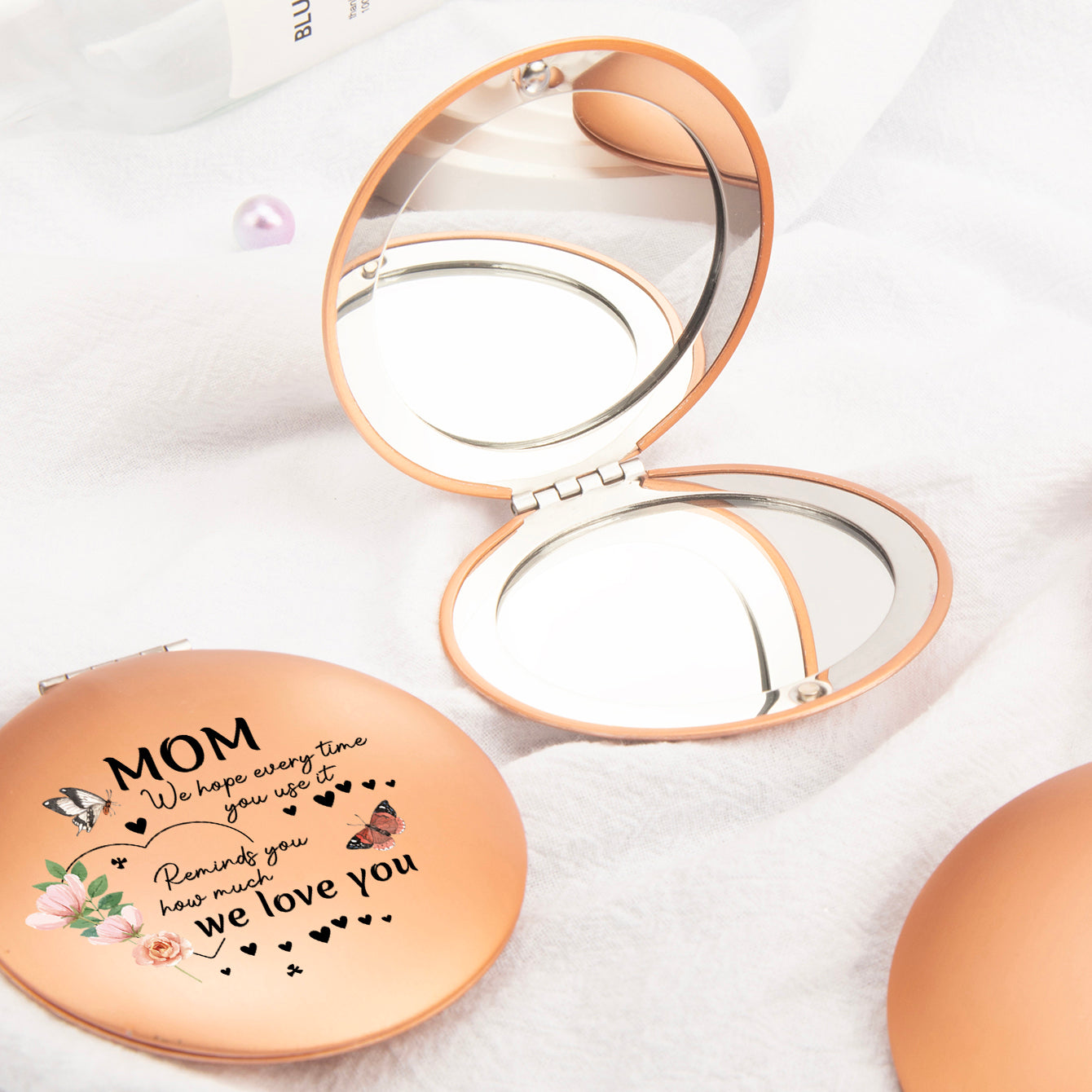 Radiant Elegance: Rose Gold, Round UFO-Shaped Makeup Mirror with Magnetic Clasp, 7cm. Surface Imprinted with Heartfelt Blessings for Mom. Vibrant Color Printing. Perfect for Gifting on Mom's Special Occasions—Holidays, Birthdays, and More!