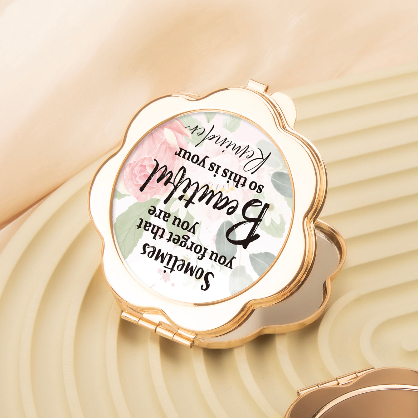 ✨ Chic Petal Elegance ✨ 6.5cm Light Gold Double-Sided Makeup Mirror – the trendiest gift for your friends on holidays and birthdays! 🎁 Exquisite petal design, metallic allure, ready to ship!