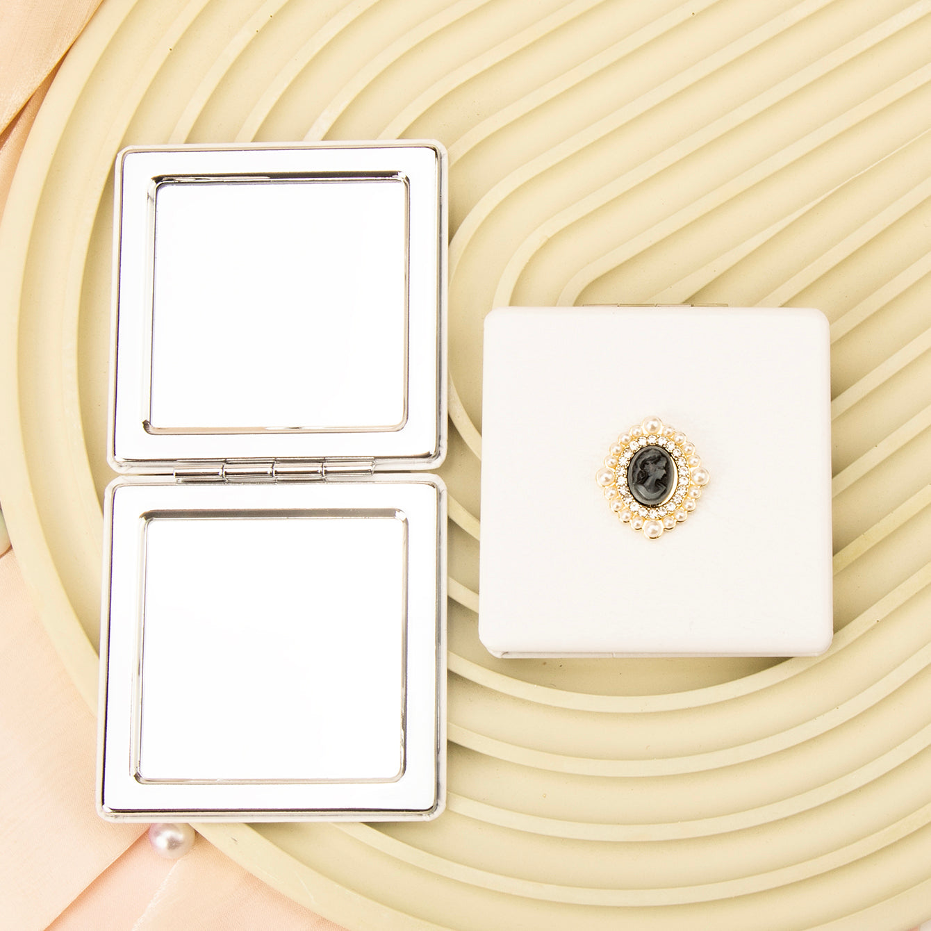 Radiant Silver Plated, Square Charm 60mm Magnetic PU Mirror, Exquisite Makeup with Elegant Beauty Head Diamond Accents, Portable Brilliance ✨