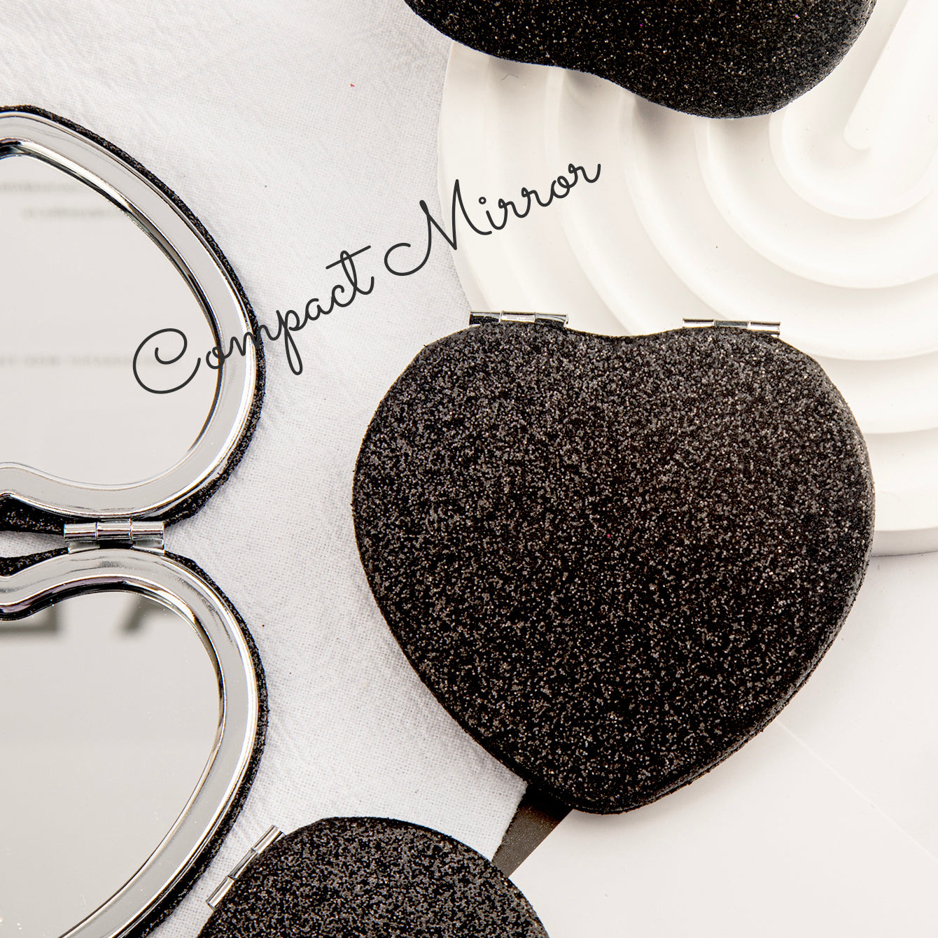 Radiant Heartbeat ✨ 65mm Silver Electroplated Makeup Mirror with Heart-shaped Magnetic Closure, Glittery Grid PU Leather Wrap, Ideal for Holiday Gifting! Available in Gold, Black, Pink, and Rose Red