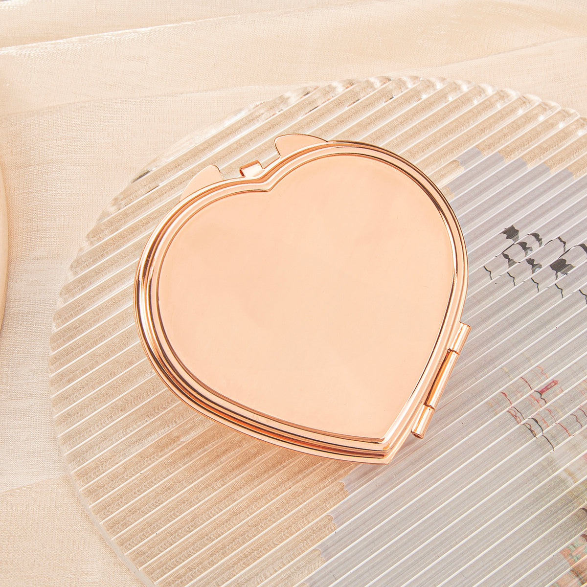 1PC DIY Blank Makeup Mirror Folding Heart Double Side Compact Mirror 2X Magnification Gold And Sliver Suitable For Making Unique DIY Mirrors For Relatives And Friends As Holiday Gifts And Birthday Gifts Can Be Used At Home Company And Other Occasions