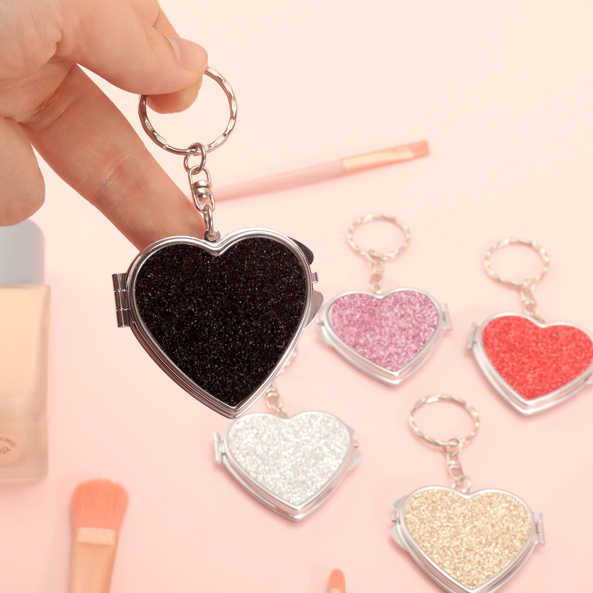 ✨Chic Heart Keychain Mirror: Dual-sided glass, silver electroplating, compact 50mm size. PU glitter leather surface in Black, Gold, Blue, Silver, Pink, Red. Elevate your on-the-go makeup with style!💄🔑