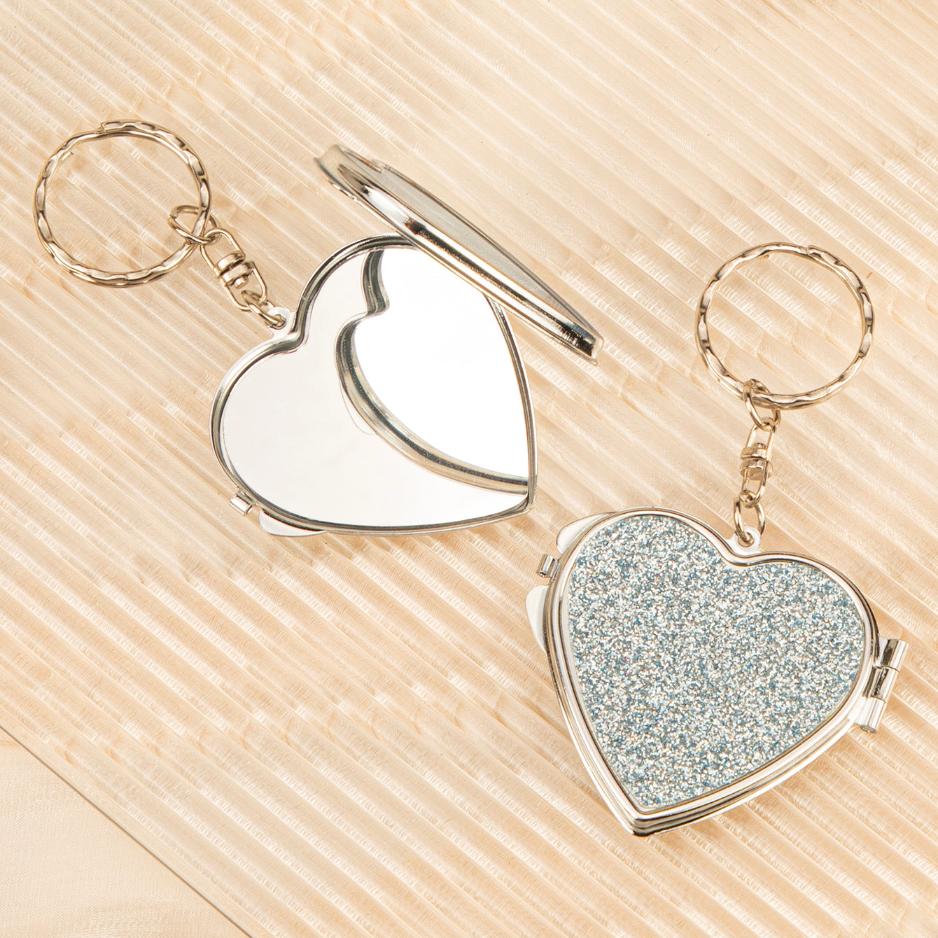 1PC Heart Key Chain Makeup Mirror Folding Double Side Compact Mirror The Colorful Loose Powder Is Beautiful And Shiny Very Suitable As A Gift To Important People Like Mother Sister Or Lover At Various Festivals Small And Convenient For Any Occasion