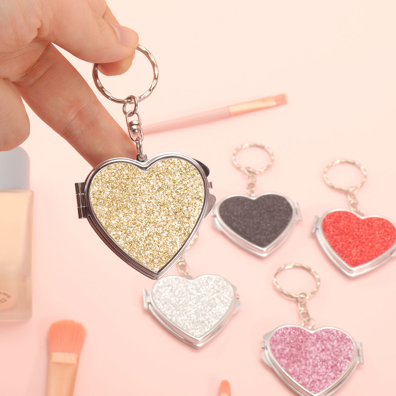 ✨Chic Heart Keychain Mirror: Dual-sided glass, silver electroplating, compact 50mm size. PU glitter leather surface in Black, Gold, Blue, Silver, Pink, Red. Elevate your on-the-go makeup with style!💄🔑