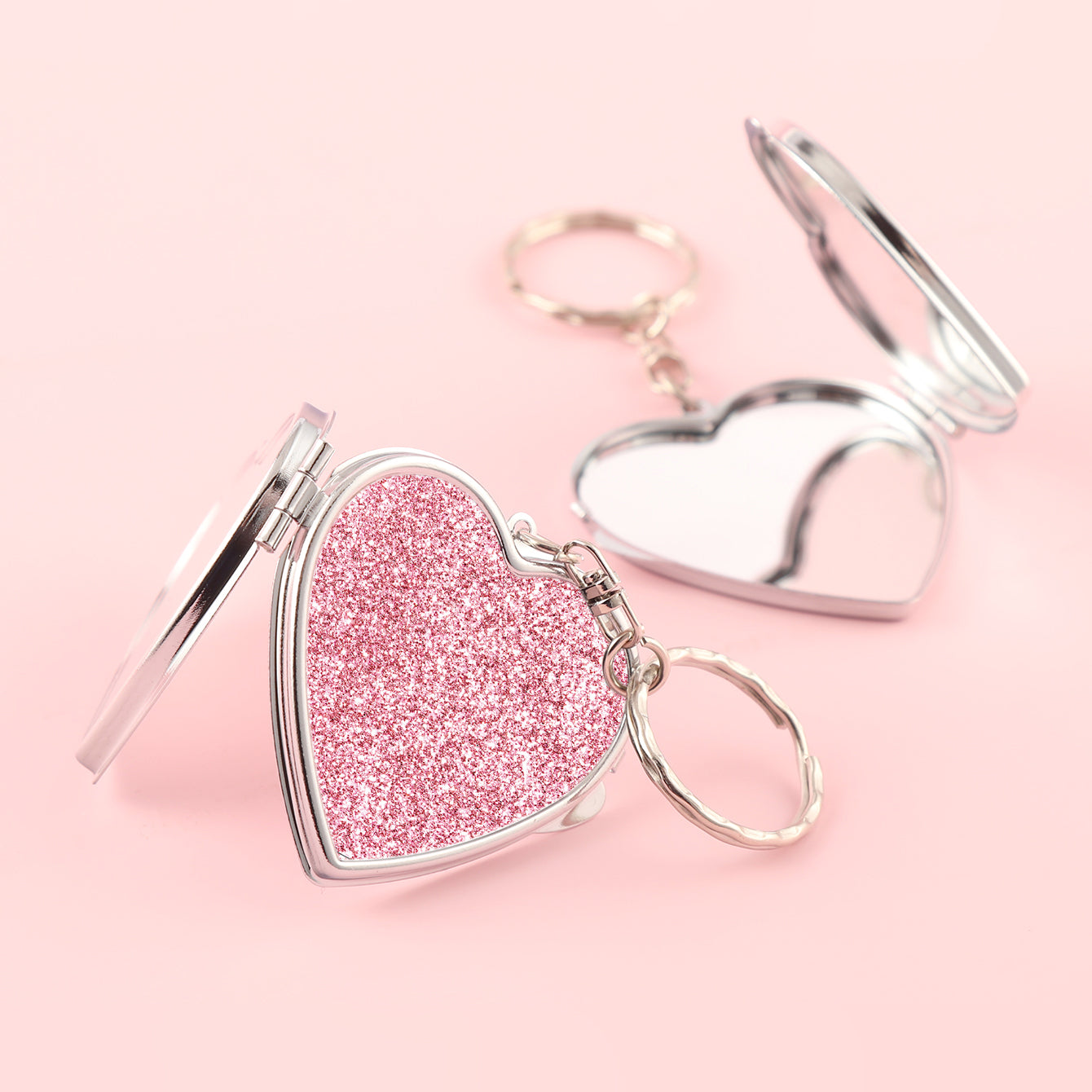 ✨Chic Heart Keychain Mirror: Dual-sided glass, silver electroplating, compact 50mm size. PU glitter leather surface in Black, Gold, Blue, Silver, Pink, Red. Elevate your on-the-go makeup with style!💄🔑