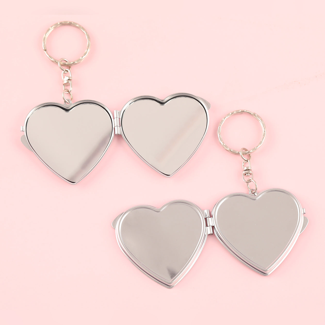 DIY Heart-shaped Keychain Makeup Mirror with Dual Glass Panels, Silver Electroplating, Metallic Charm, Compact 50mm Size. Elevate your beauty game with this on-the-go essential! 💄🔑