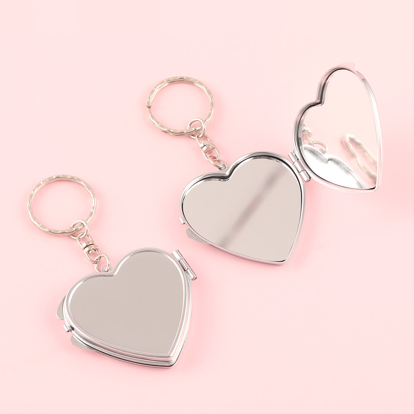 DIY Heart-shaped Keychain Makeup Mirror with Dual Glass Panels, Silver Electroplating, Metallic Charm, Compact 50mm Size. Elevate your beauty game with this on-the-go essential! 💄🔑