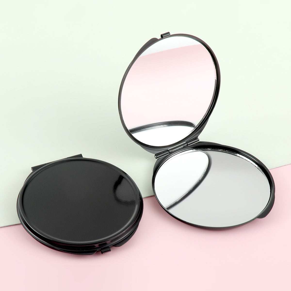 1 PC Metal Makeup Mirror Black Round Folding Double-sided 2X Magmification Cosmetic Mirror Classic Black Design Adds Elegance Suitable As Gift For Mother Sister Girlfriend Perfect For Use At Home Office Travel And Other Occasions