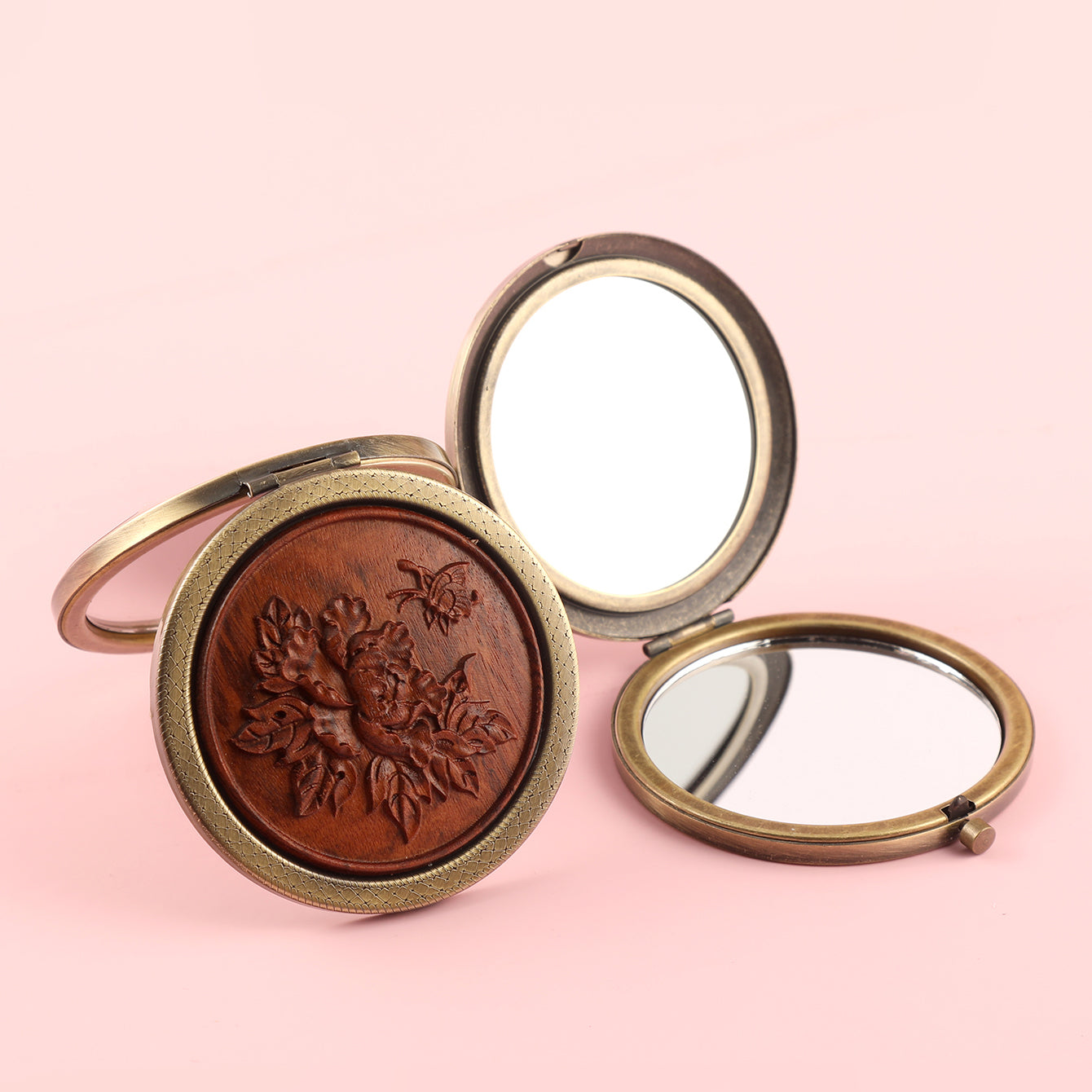 Pocket-sized Beauty Marvel ✨ 70mm Round Dual-sided Makeup Mirror – Antique Green Bronze Finish, Metal Frame, Solid Wood Carvings, Glass Lenses, 2X Magnification. Unveil Your Beauty in Style