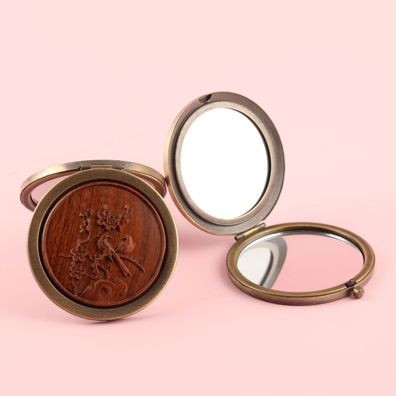 Pocket-sized Beauty Marvel ✨ 70mm Round Dual-sided Makeup Mirror – Antique Green Bronze Finish, Metal Frame, Solid Wood Carvings, Glass Lenses, 2X Magnification. Unveil Your Beauty in Style