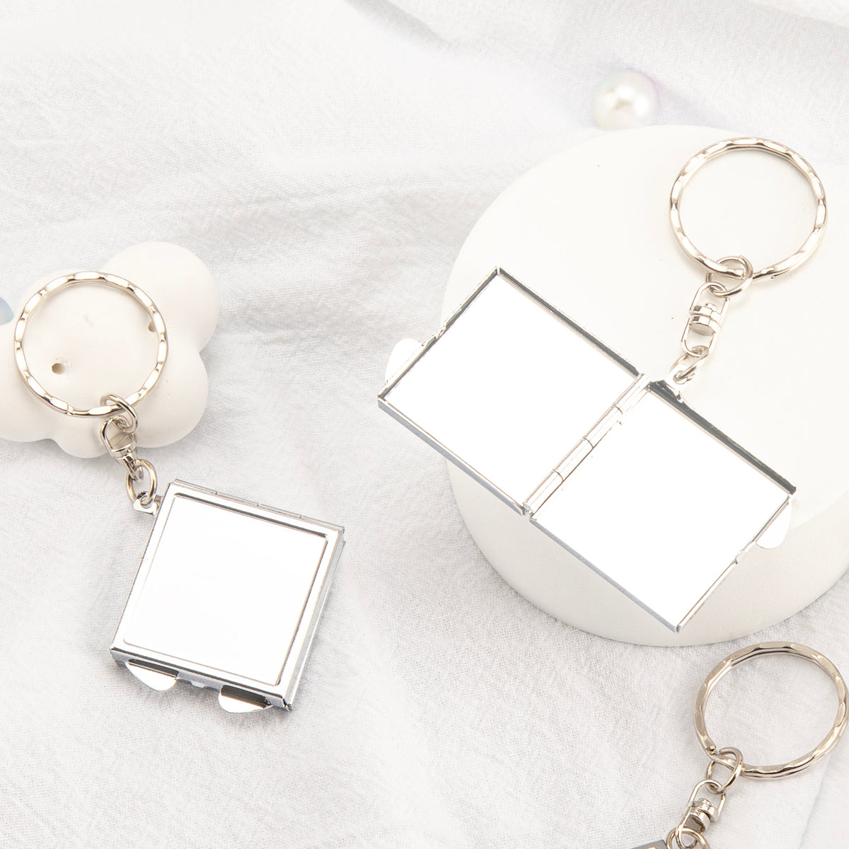 ✨ Creative DIY Essential! 33mm Silver-Plated Square Keychain Mirror – Double-Sided, Chic Metal Finish for Stylish Versatility