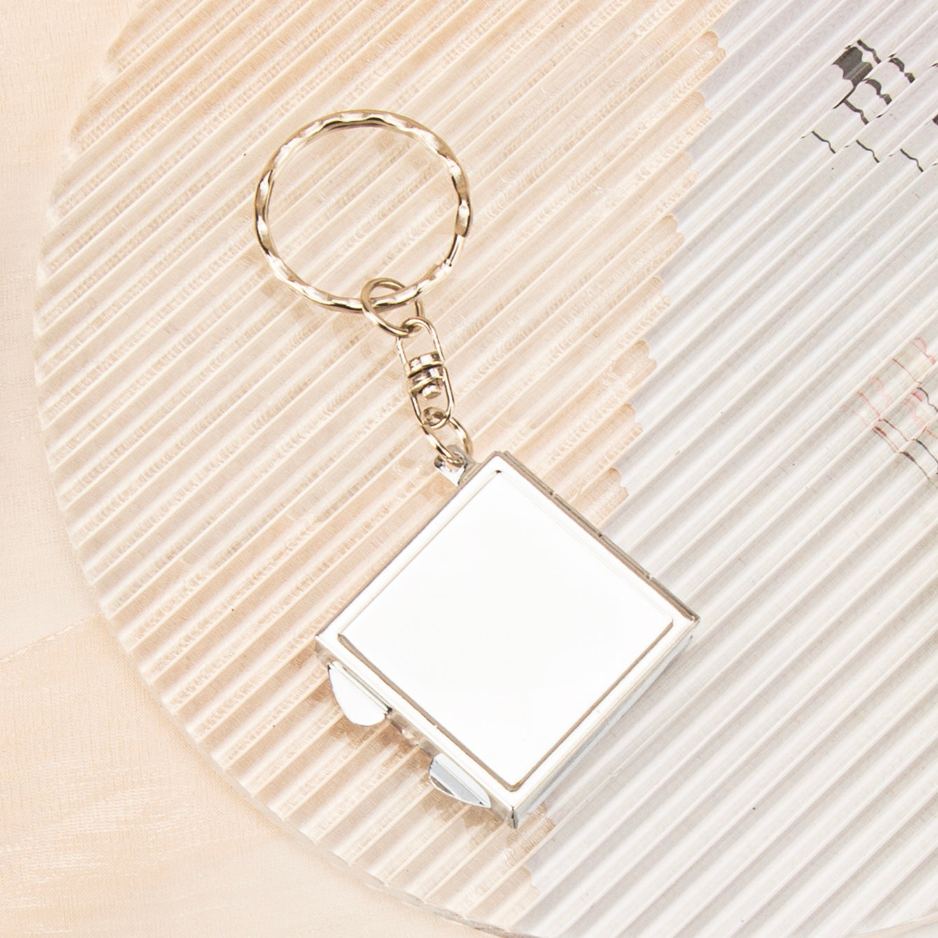 1 PC DIY Blank Keychain Mirror 2X Magnification Double Side Portable Design Perfect For Personalization Ideal Gift For Friends Family Special Occasions