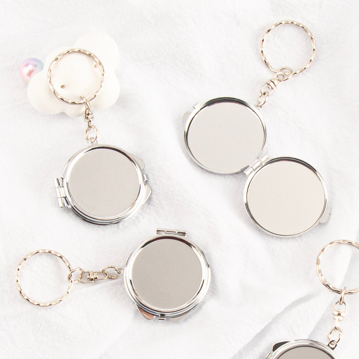 Creative DIY Essential! 33mm Circular Silver-Plated Keychain Mirror – Stylish Dual-Sided Design, Unique Metallic Elegance