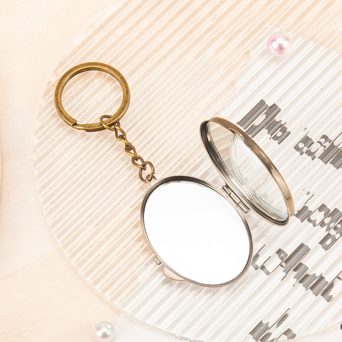 1 PC Oval Double-Sided Keychain Mirror Compact And Portable High-Definition Regular Mirror And Magnifying Side Ideal For Precision Makeup Perfect Gift For Mother Daughter Sister Girlfriend Suitable For Home Office Travel And More