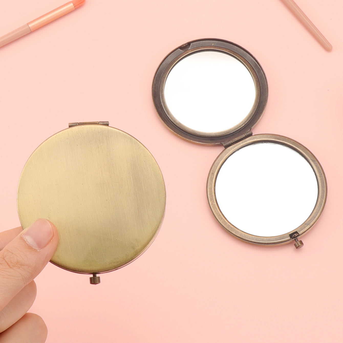 ✨ INStyle 70mm Round Foldable Makeup Mirror ✨ HD Glass, Electroplated in Antique Bronze, Silver, Gold ✨ In-stock for quick delivery, perfect festive gift for friends. Ideal for creative DIY! Share the joy and create beautiful moments! ✨