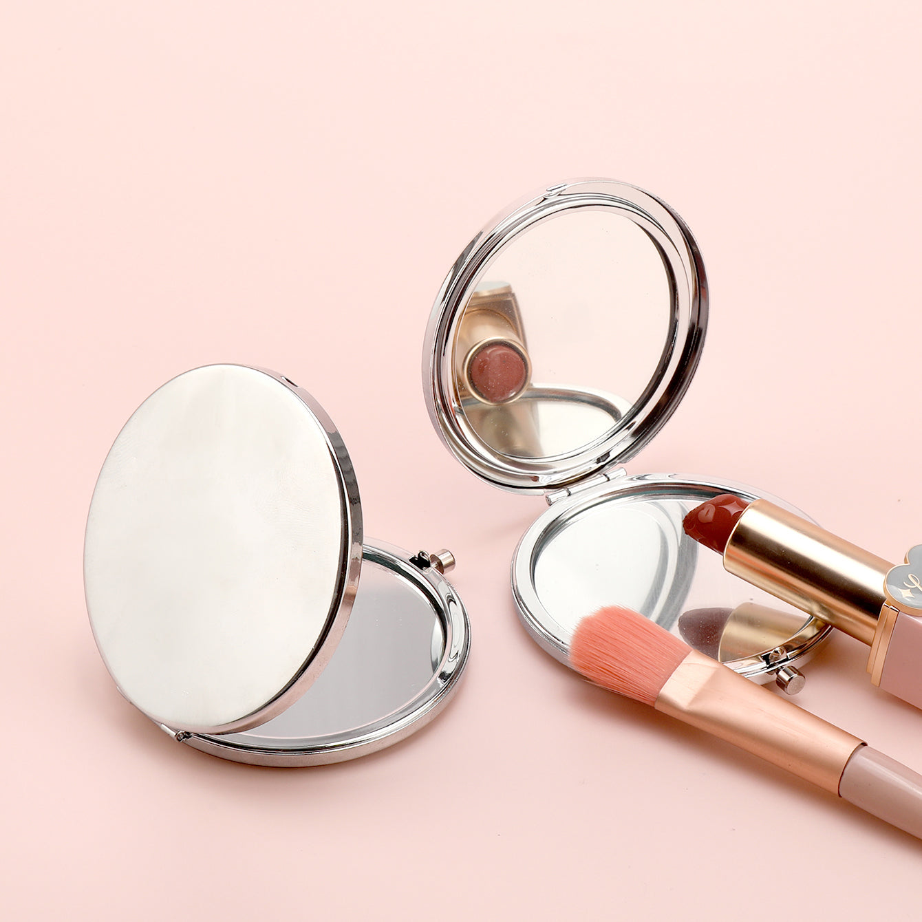 ✨ INStyle 70mm Round Foldable Makeup Mirror ✨ HD Glass, Electroplated in Antique Bronze, Silver, Gold ✨ In-stock for quick delivery, perfect festive gift for friends. Ideal for creative DIY! Share the joy and create beautiful moments! ✨