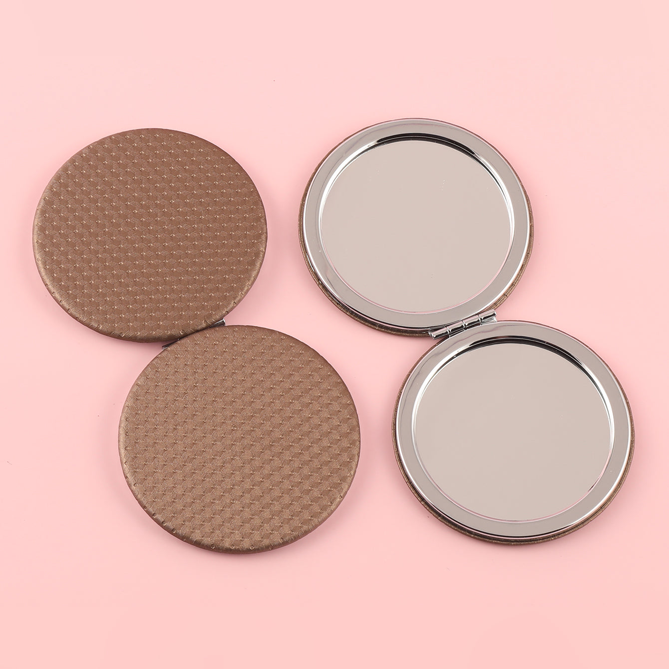 ✨ Trendy INS Essential! 70mm Circular Folding Makeup Mirror, Dual-sided High-Definition Glass, Silver Electroplating, Stylish PU Leather Wrap with Brown Plaid Pattern – The Perfect Holiday Gift for Friends!