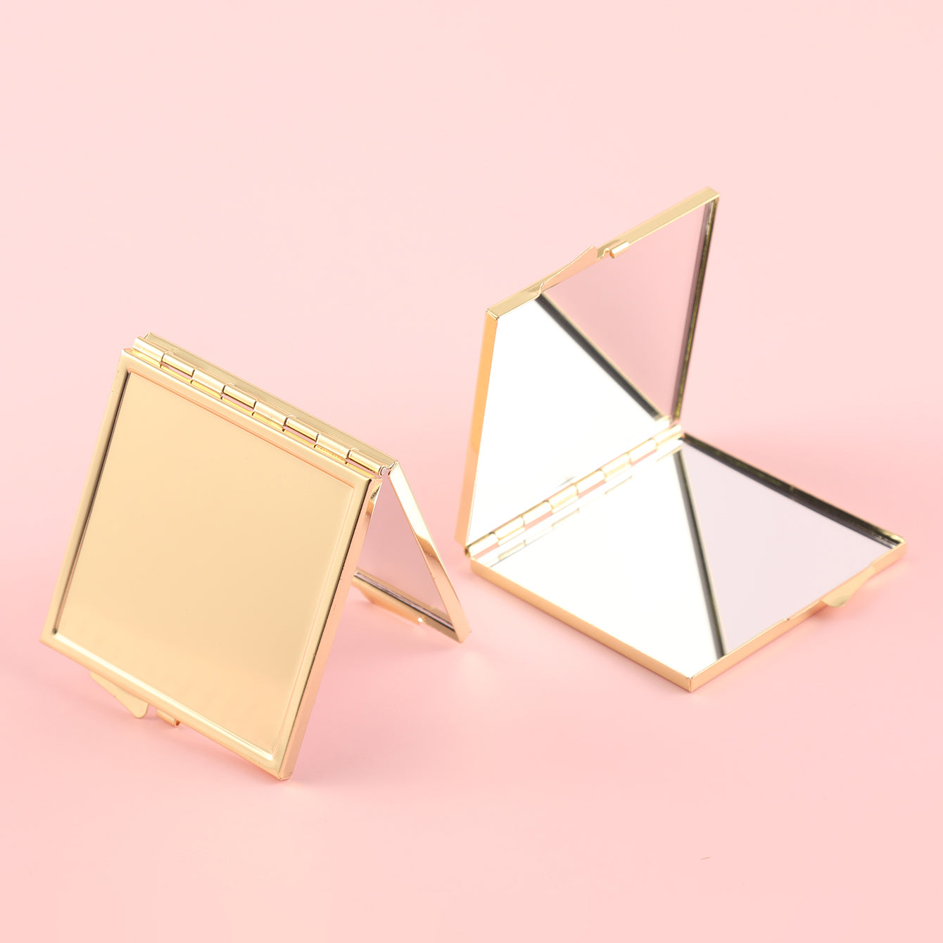 Sophisticated and Elegant 60*60mm Square Cosmetic Mirror, HD Environmentally Friendly Glass Lenses, a Must-Have for Makeup, with Plating Silver And Plating Gold Frame and Delicate Shape to Create Perfect Makeup