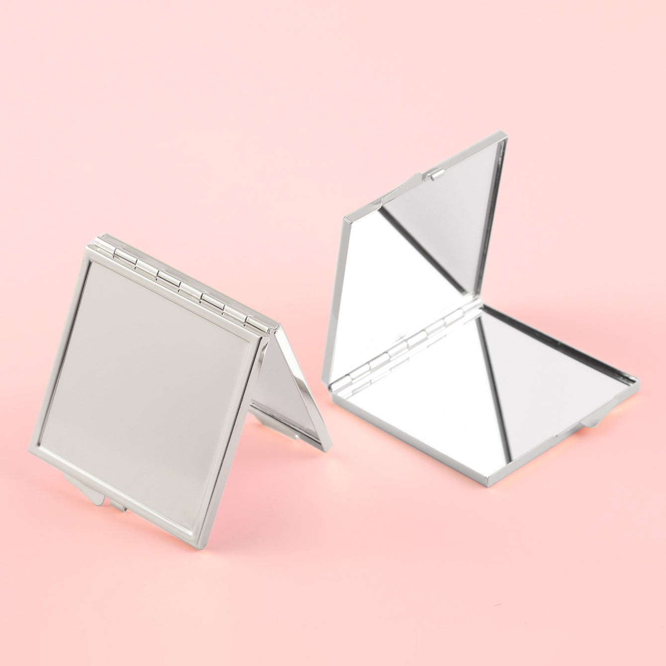 Sophisticated and Elegant 60*60mm Square Cosmetic Mirror, HD Environmentally Friendly Glass Lenses, a Must-Have for Makeup, with Plating Silver And Plating Gold Frame and Delicate Shape to Create Perfect Makeup