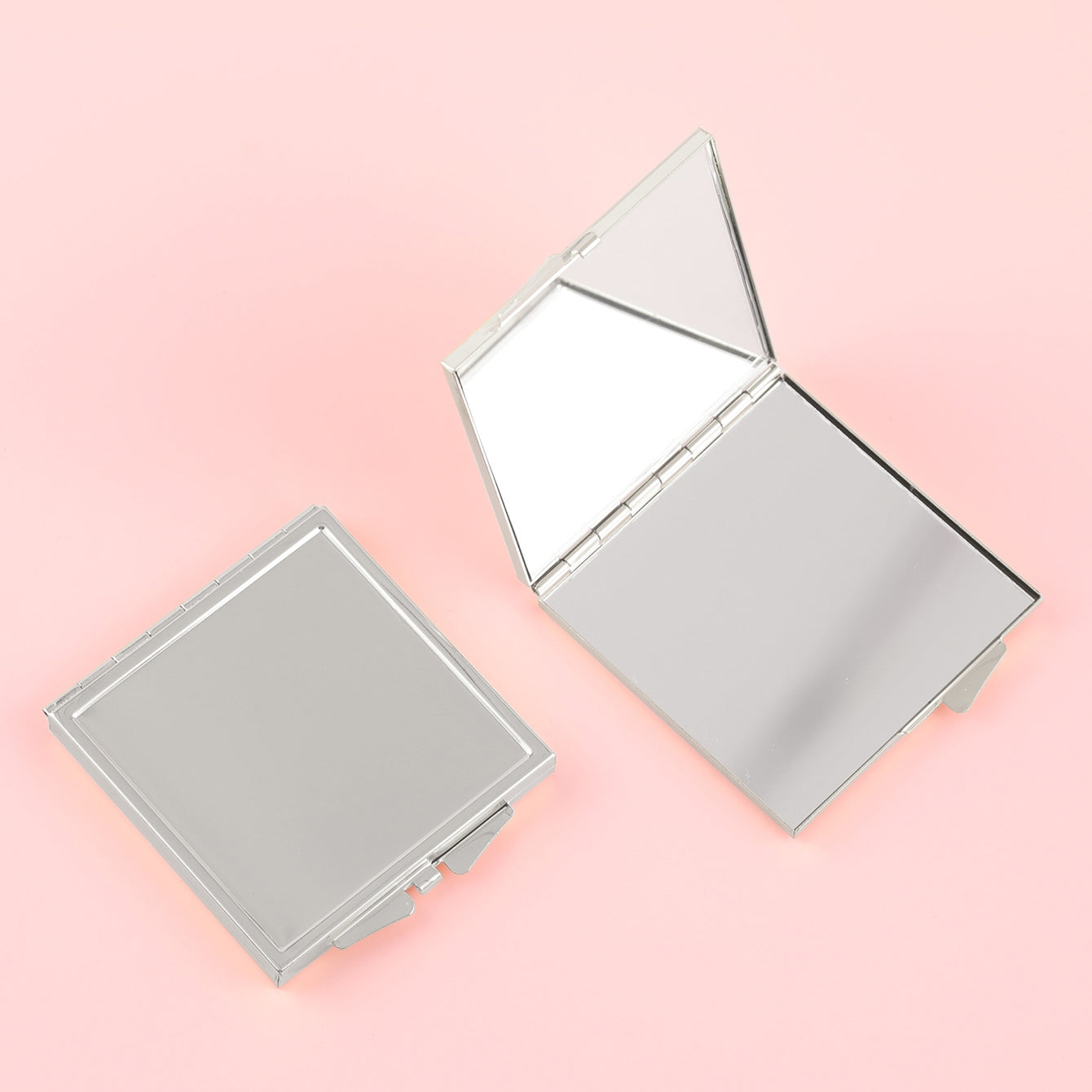 Sophisticated and Elegant 60*60mm Square Cosmetic Mirror, HD Environmentally Friendly Glass Lenses, a Must-Have for Makeup, with Plating Silver And Plating Gold Frame and Delicate Shape to Create Perfect Makeup