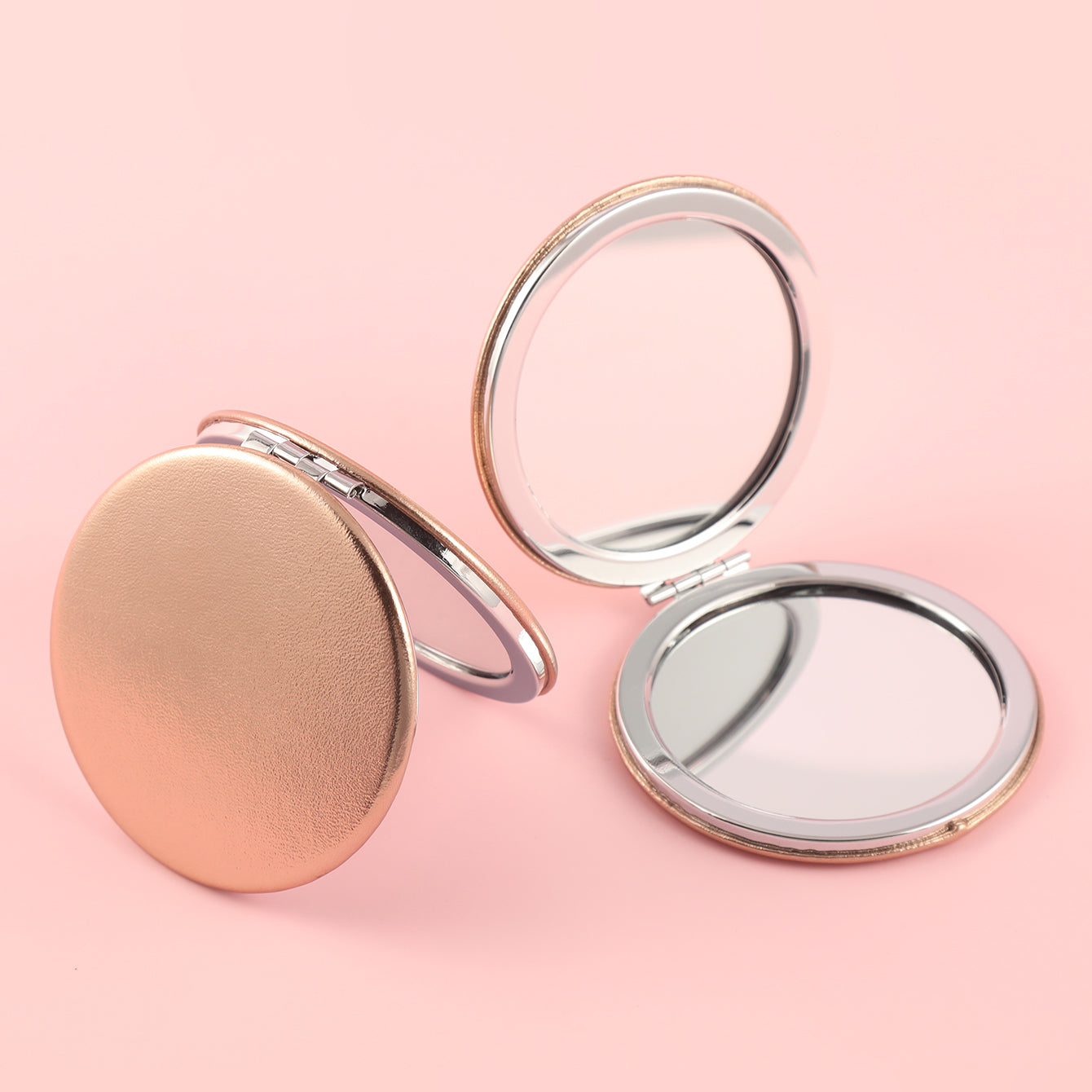 The 70*70mm Round Cosmetic Mirror is Made of Eco-friendly PU Leather, with a HD Glass Mirror and an Plating Silver Metal Frame, Showing the Perfect Combination of Pure Beauty, Environmental Protection, and Elegant Beauty