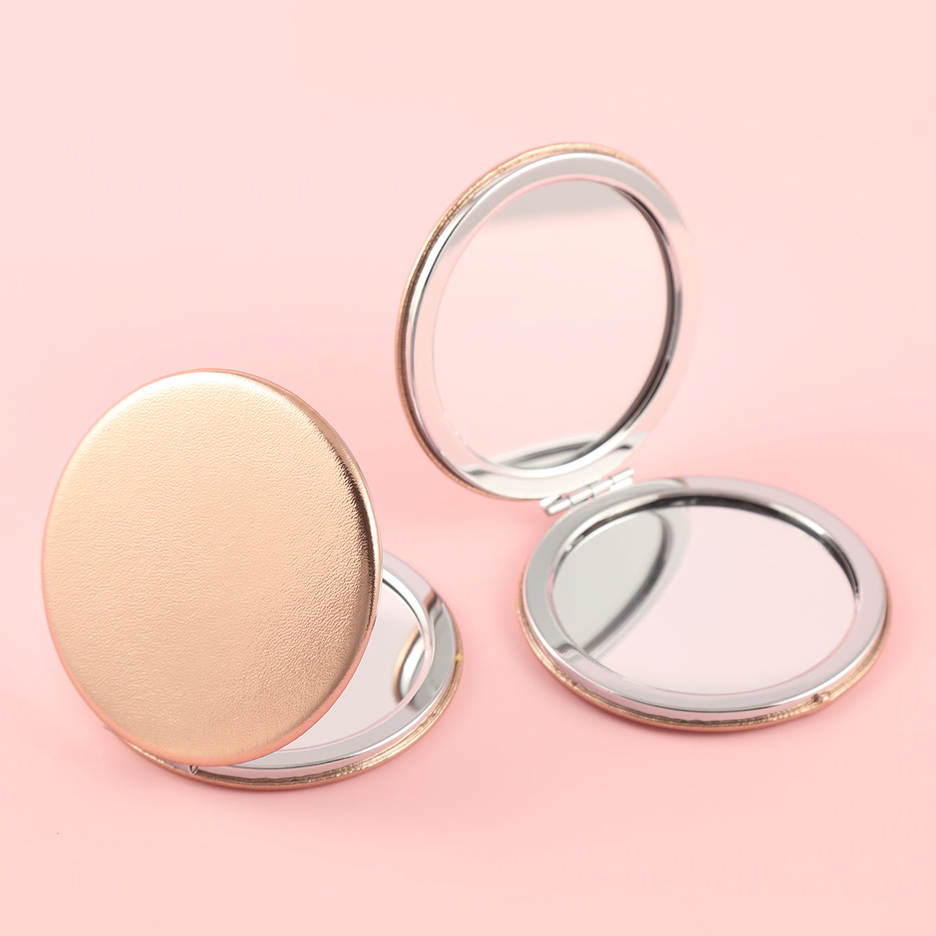 The 70*70mm Round Cosmetic Mirror is Made of Eco-friendly PU Leather, with a HD Glass Mirror and an Plating Silver Metal Frame, Showing the Perfect Combination of Pure Beauty, Environmental Protection, and Elegant Beauty