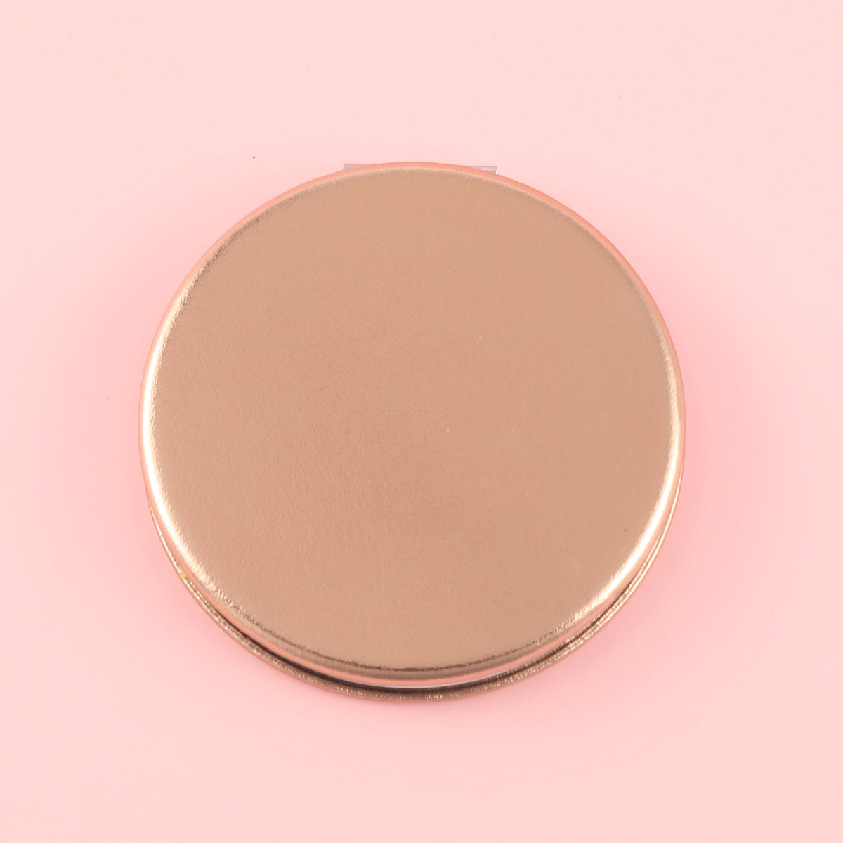 The 70*70mm Round Cosmetic Mirror is Made of Eco-friendly PU Leather, with a HD Glass Mirror and an Plating Silver Metal Frame, Showing the Perfect Combination of Pure Beauty, Environmental Protection, and Elegant Beauty