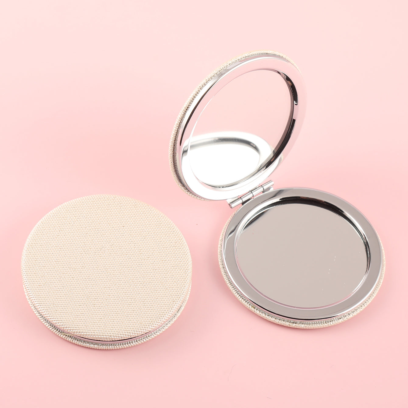 HD Glass Round Makeup Mirror, with Plating Silver Metal Frame and PU Eco-friendly Leather, Available in Five Colors, Bringing You a Unique Fashion Experience