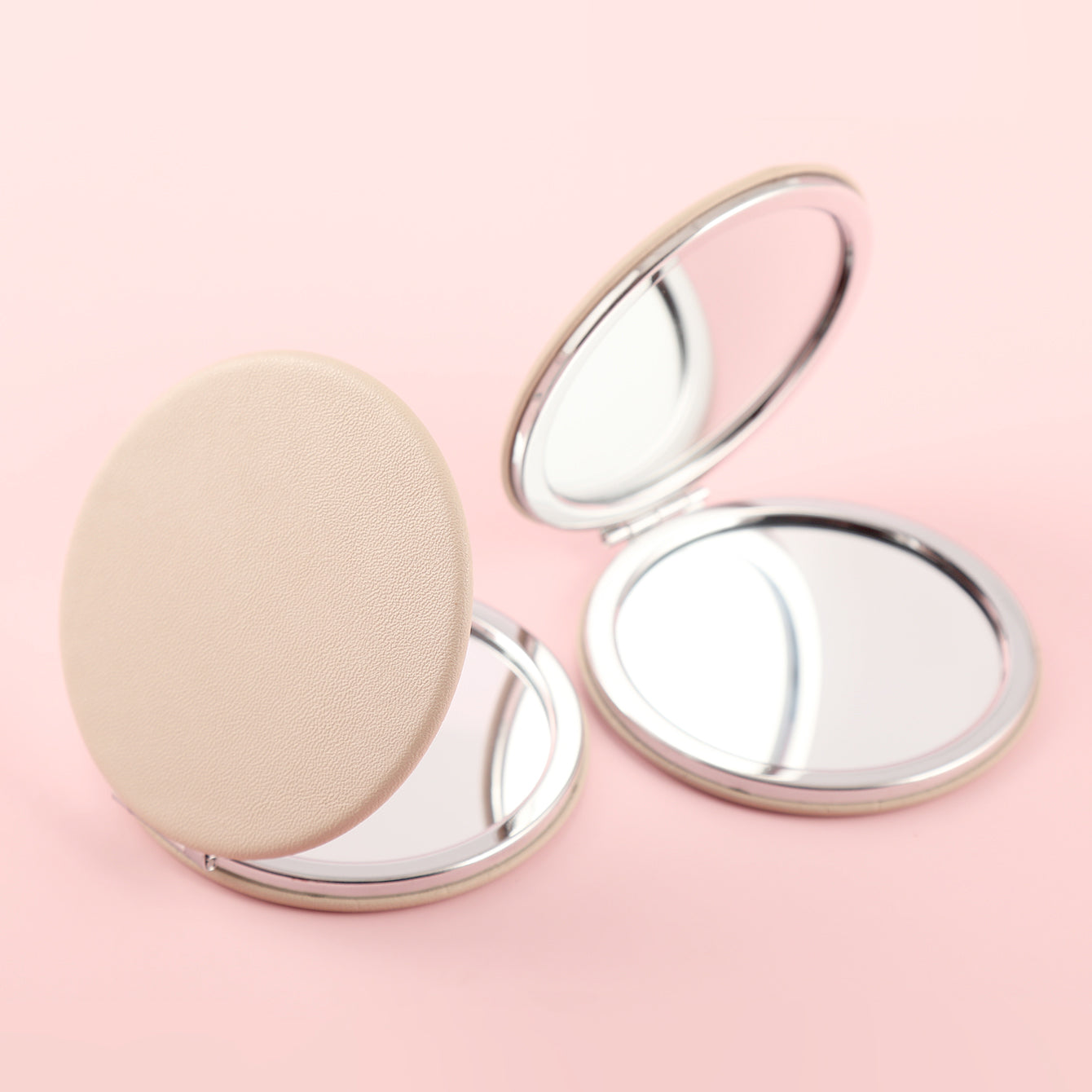 70*70mm Round Cosmetic Mirror, Plating Silver Metal Frame and Eco-Friendly PU Leather, HD Glass, Fashionable Design, Perfect Match for Your Beauty Table