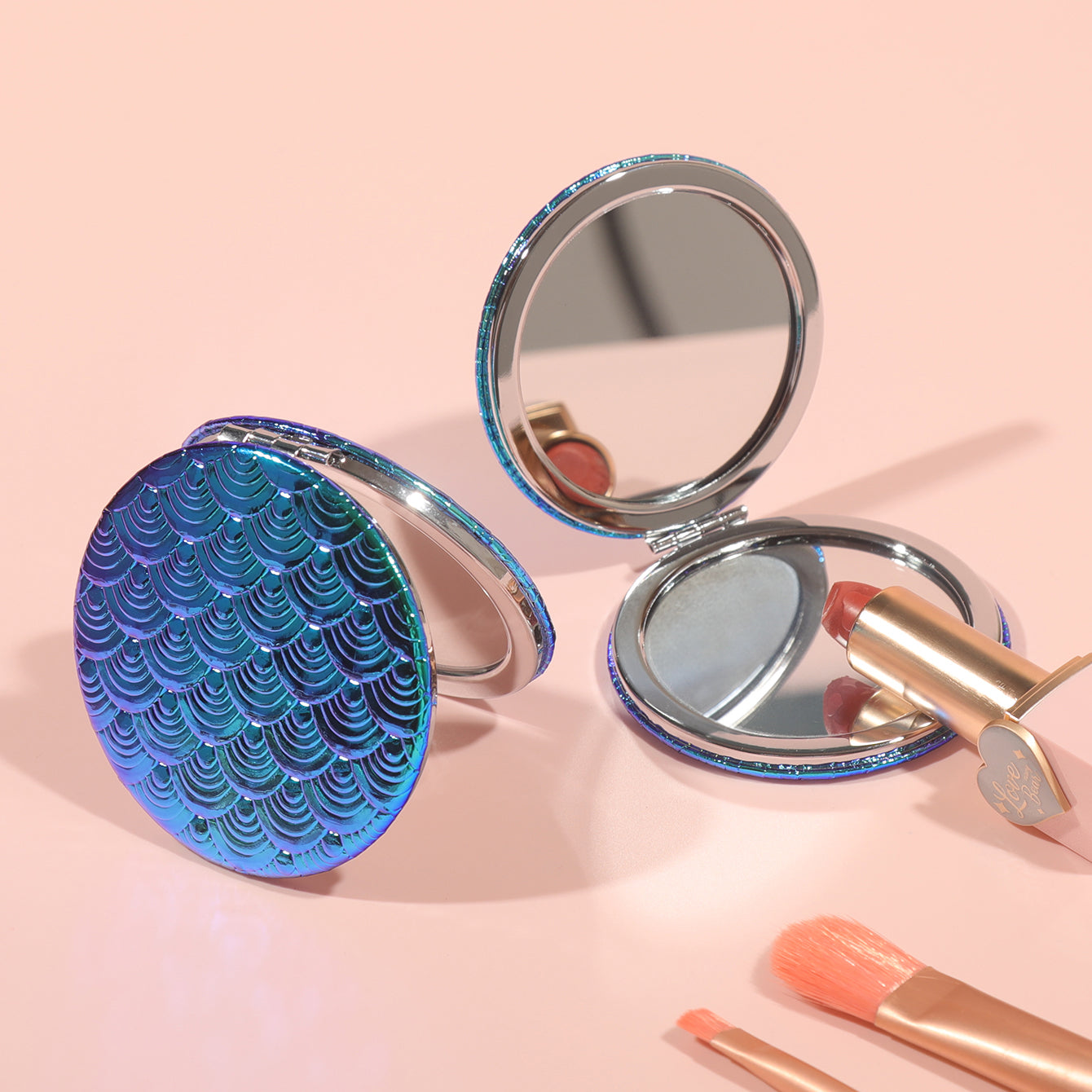 Eco-Friendly PU Leather Fish-Scale Cosmetic Mirror, High-Definition Glass Mirror, Plating Silver Metal Frame, 70*70mm Round Design, 8 Fashionable Colors Available, Perfect as a Gift for Friends