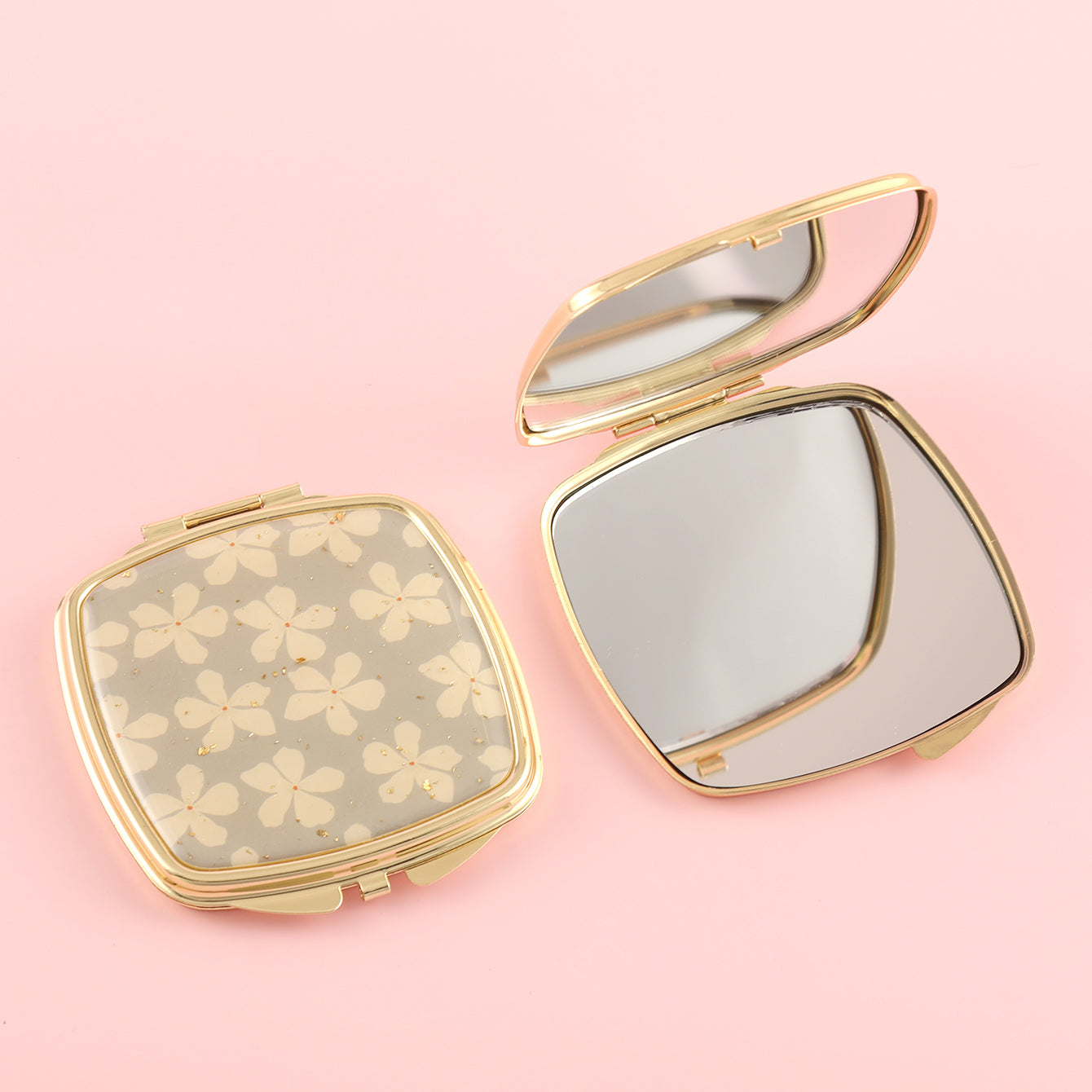 Personalized Customization, Let Your Personality Shine! Exclusive Epoxy Pattern, HD Mirror, Plating Silver Rim, 65*65mm Square Cosmetic Mirror, Three Fashionable Styles Waiting for You to Choose