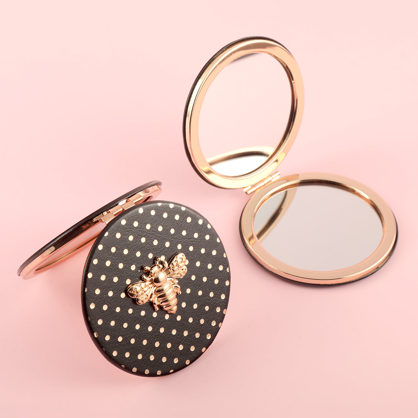 Stylish And Compact 70*70mm Round Cosmetic Mirror, PU Eco-Friendly Leather And Spot Pattern Complement Each Other, The Little Bee Metal Embellishment Adds A Sense Of Playfulness, And The Plating Gold Frame Has A High-End Feel