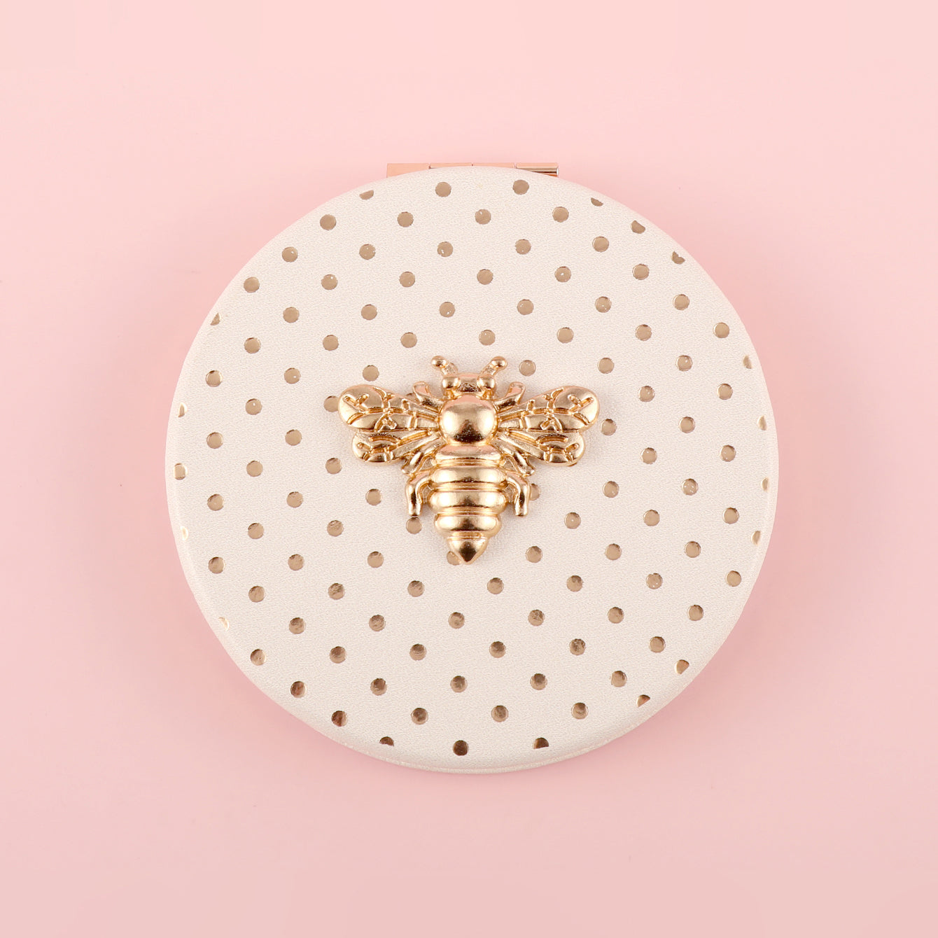 Stylish And Compact 70*70mm Round Cosmetic Mirror, PU Eco-Friendly Leather And Spot Pattern Complement Each Other, The Little Bee Metal Embellishment Adds A Sense Of Playfulness, And The Plating Gold Frame Has A High-End Feel