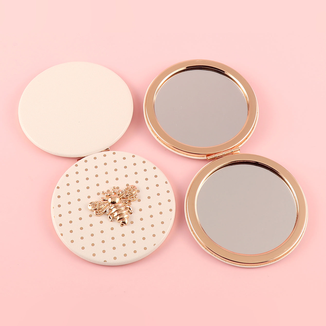 Stylish And Compact 70*70mm Round Cosmetic Mirror, PU Eco-Friendly Leather And Spot Pattern Complement Each Other, The Little Bee Metal Embellishment Adds A Sense Of Playfulness, And The Plating Gold Frame Has A High-End Feel