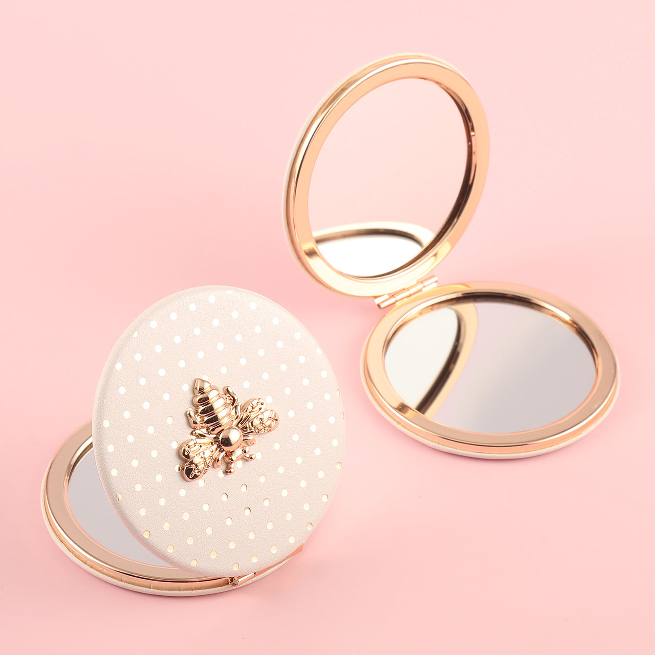 Stylish And Compact 70*70mm Round Cosmetic Mirror, PU Eco-Friendly Leather And Spot Pattern Complement Each Other, The Little Bee Metal Embellishment Adds A Sense Of Playfulness, And The Plating Gold Frame Has A High-End Feel