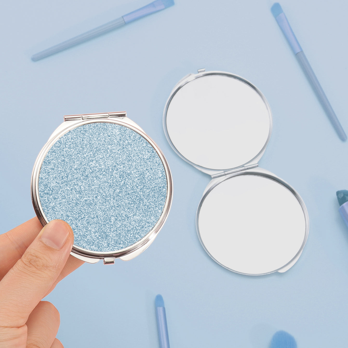 Pu Glitte Leather Plating Silver Round Vanity Mirror! Enjoy the Bright Brilliance Brought by HD Glass, and the 85*80mm Size Perfectly Matches Your Beauty Table. Pink, Blue, Black and Yellow,Multiple Choices to Show Your Personality.