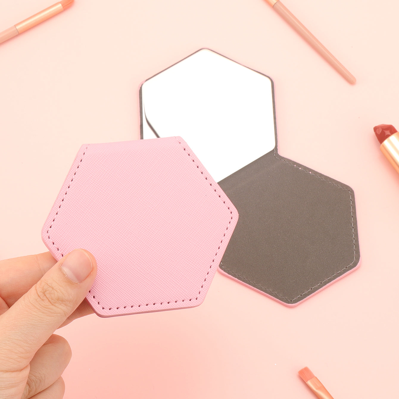 Chic and Compact at 80x90mm, Our Stainless Steel Folding Mirror, Encased in PU Leather, Is a Style Essential. In Khaki, Black, Pink, or White, It's Your On-the-Go Beauty Companion. Elevate Your Makeup Game Effortlessly! ✨