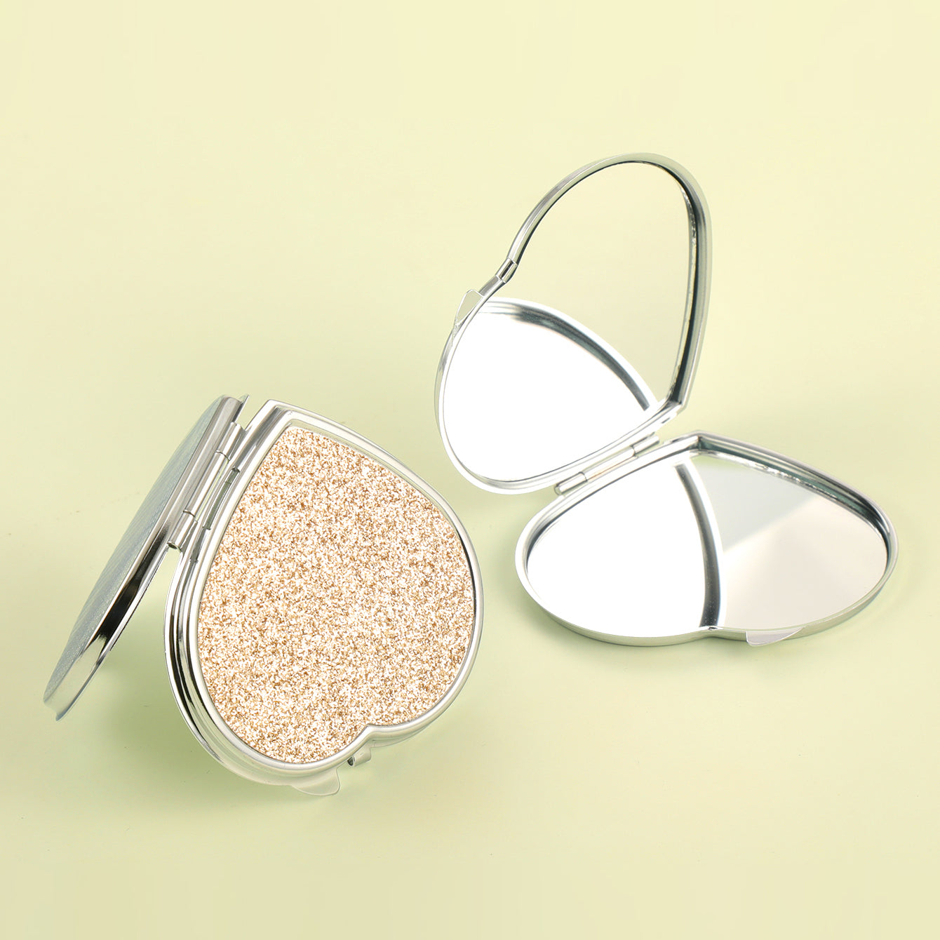 65*70mm Heart-Shaped PU Glitte Eco-Friendly Leather Cosmetic Mirror, Available in Four Colors! A Must-Have Tool for Makeup, Easy to Carry and Reapply Makeup Anytime and Anywhere.