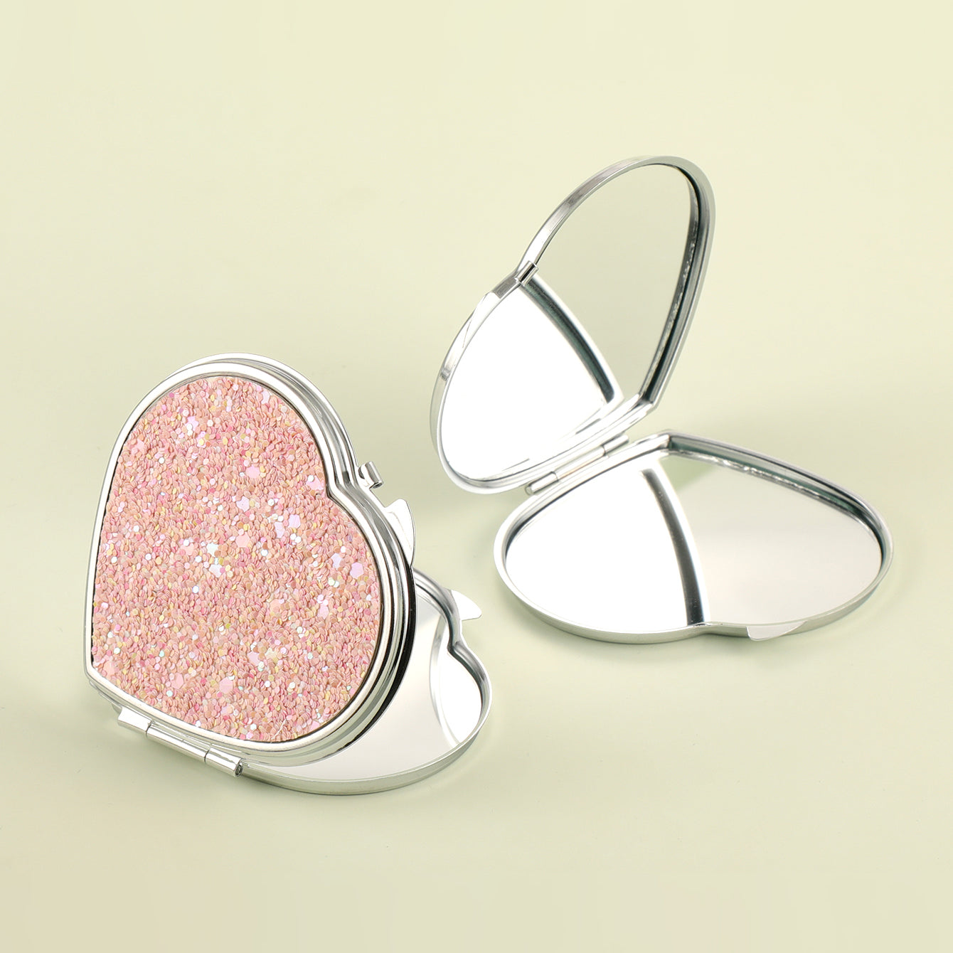 65*70mm Heart-Shaped PU Glitte Eco-Friendly Leather Cosmetic Mirror, Available in Four Colors! A Must-Have Tool for Makeup, Easy to Carry and Reapply Makeup Anytime and Anywhere.